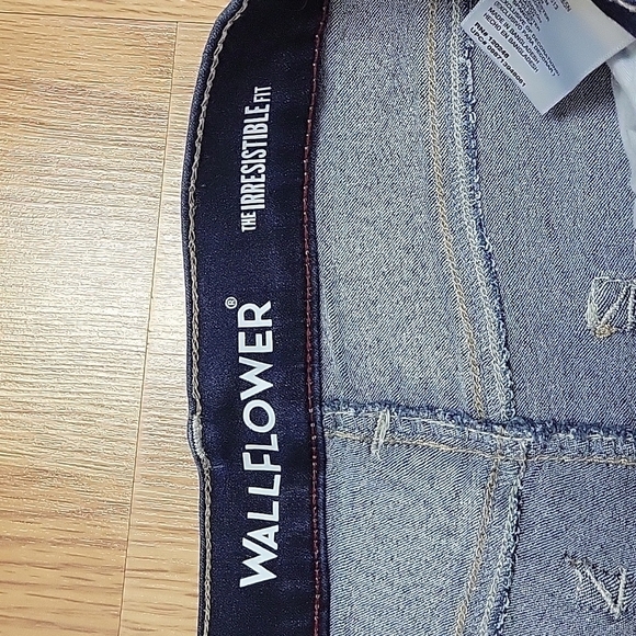 Wallflower simply irresistible size 7 like new - Picture 2 of 5